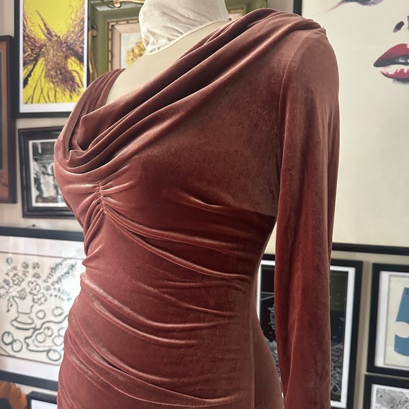 Deadly Dames Film Noir Dress in Rusty Rose Velvet NWT - Picture 4 of 15